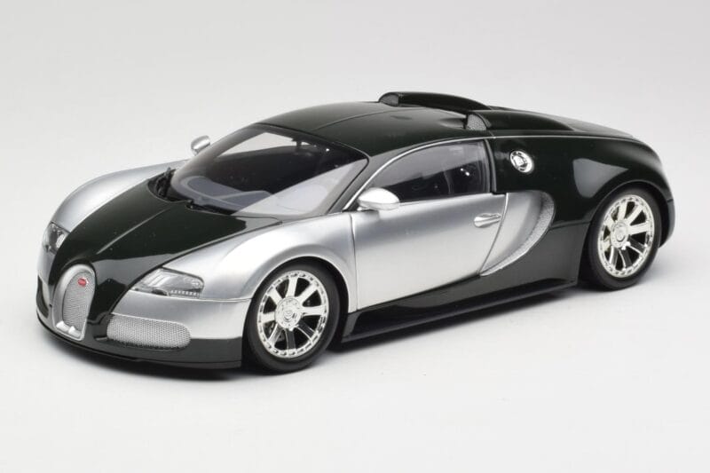 Bugatti Veyron Edition Centenaire Chrome Green Minichamps 1:18 100110852 Kovina