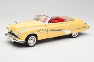 Buick Roadmaster Chrome Yellow Motormax 1:18 23124646-M17 Kovina