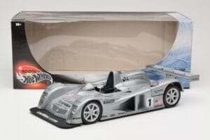 Cadillac Northstar LMP #1 24 Hours of Le Mans 2000 Hot Wheels 1:18 29225 Kovina – slika 8 od 8