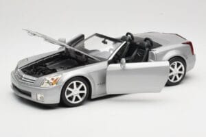 Cadillac XLR Kabrio Srebrn Hot Wheels 1:18 53838 Kovina – slika 2 od 8