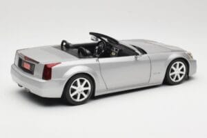 Cadillac XLR Kabrio Srebrn Hot Wheels 1:18 53838 Kovina – slika 3 od 8