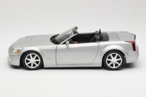 Cadillac XLR Kabrio Srebrn Hot Wheels 1:18 53838 Kovina – slika 4 od 8