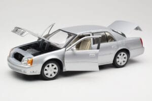 Cadillac DeVille DTS Maisto 1:18 56061 Kovina – slika 2 od 8