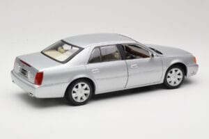 Cadillac DeVille DTS Maisto 1:18 56061 Kovina – slika 3 od 8