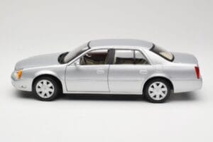 Cadillac DeVille DTS Maisto 1:18 56061 Kovina – slika 4 od 8