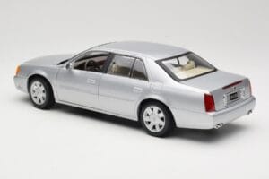 Cadillac DeVille DTS Maisto 1:18 56061 Kovina – slika 7 od 8