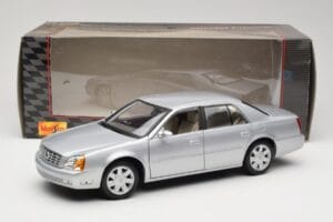 Cadillac DeVille DTS Maisto 1:18 56061 Kovina – slika 8 od 8