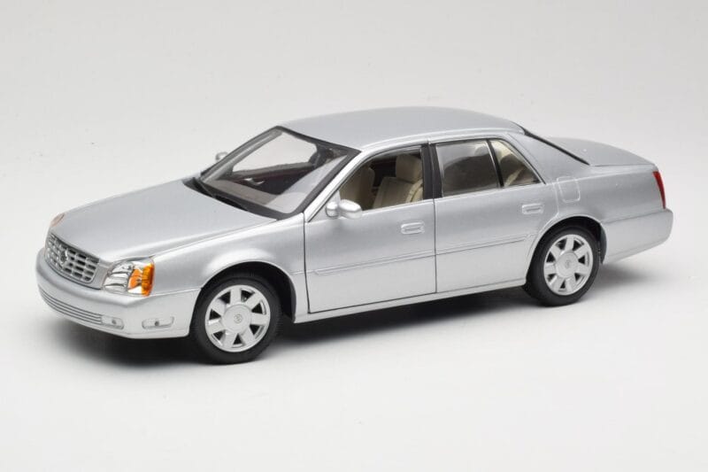 Cadillac DeVille DTS Maisto 1:18 56061 Kovina