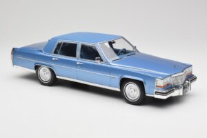 Cadillac Fleetwood Brougham Moder Metalik MCG 1:18 MCG18252 Kovina – slika 4 od 6