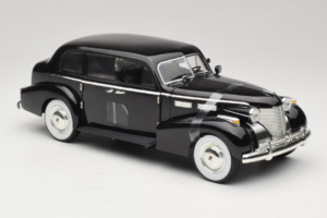 Cadillac Fleetwood Series 75 The Godfather Jada 1:18 91199 Kovina – slika 4 od 6