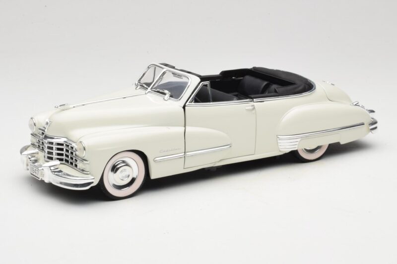 Cadillac Series 62 Kabriolet Bela Anson 1:18 30335 Kovina