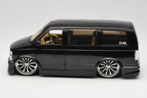 Chevrolet Astro Van Tuned Črn Jada 1:18 63122 Kovina – slika 4 od 8