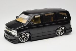 Chevrolet Astro Van Tuned Črn Jada 1:18 63122 Kovina