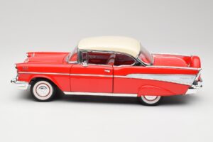 Chevrolet Bel Air Matador Rdeč & India Slonokoščena Road Legends 1:18 92109 Kovina – slika 4 od 8