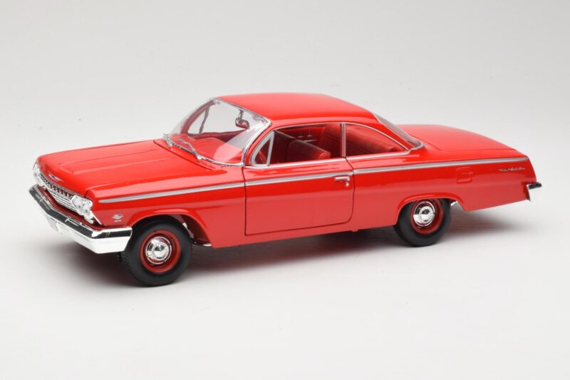 Chevrolet Bel Air Rdeč Maisto 1:18 31641 Kovina