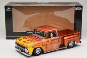 Chevrolet C-10 Stepside Pickup Lowrider Oranžen s Plamenom Sun Star 1:18 1392 Kovina – slika 6 od 6