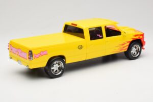 Chevrolet C2500 Silverado Pussy Wagon From Kill Bill Rumen GreenLight 1:18 19015 Kovina – slika 2 od 6