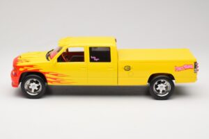 Chevrolet C2500 Silverado Pussy Wagon From Kill Bill Rumen GreenLight 1:18 19015 Kovina – slika 3 od 6