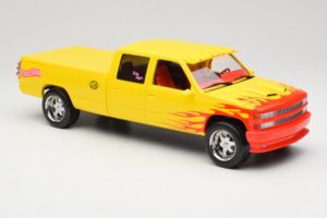 Chevrolet C2500 Silverado Pussy Wagon From Kill Bill Rumen GreenLight 1:18 19015 Kovina – slika 4 od 6