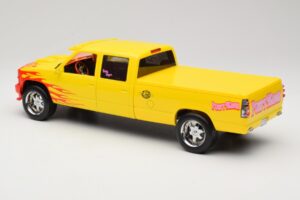 Chevrolet C2500 Silverado Pussy Wagon From Kill Bill Rumen GreenLight 1:18 19015 Kovina – slika 5 od 6