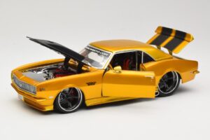 Chevrolet Camaro Z/28 Zlat Maisto 1:18 31066 Kovina – slika 2 od 8