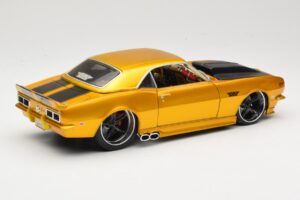 Chevrolet Camaro Z/28 Zlat Maisto 1:18 31066 Kovina – slika 3 od 8