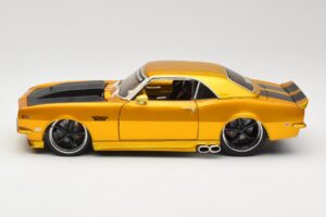 Chevrolet Camaro Z/28 Zlat Maisto 1:18 31066 Kovina – slika 4 od 8