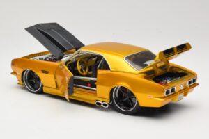 Chevrolet Camaro Z/28 Zlat Maisto 1:18 31066 Kovina – slika 5 od 8