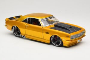 Chevrolet Camaro Z/28 Zlat Maisto 1:18 31066 Kovina – slika 6 od 8