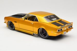 Chevrolet Camaro Z/28 Zlat Maisto 1:18 31066 Kovina – slika 7 od 8