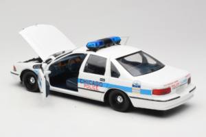 Chevrolet Caprice Chicago Policija UT Models 1:18 180142096 Kovina – slika 5 od 8