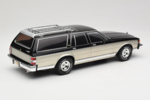 Chevrolet Caprice Estate Wagon Srebrna & Siva MCG 1:18 MCG18478 Kovina – slika 2 od 6