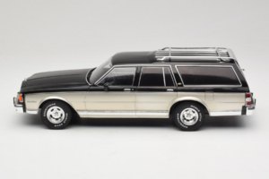 Chevrolet Caprice Estate Wagon Srebrna & Siva MCG 1:18 MCG18478 Kovina – slika 3 od 6