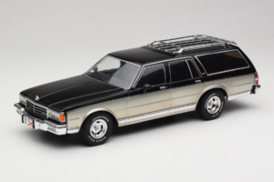 Chevrolet Caprice Estate Wagon Srebrna & Siva MCG 1:18 MCG18478 Kovina