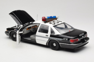 Chevrolet Caprice Glendale Policija UT Models 1:18 21026 Kovina – slika 5 od 8