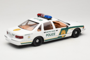 Chevrolet Caprice Metro Dade Policija UT Models 1:18 21024 Kovina – slika 3 od 8