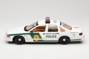 Chevrolet Caprice Metro Dade Policija UT Models 1:18 21024 Kovina – slika 4 od 8