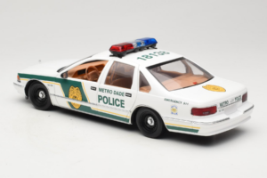 Chevrolet Caprice Metro Dade Policija UT Models 1:18 21024 Kovina – slika 7 od 8