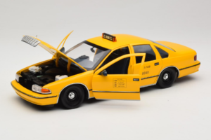 Chevrolet Caprice NYC Taksi UT Models 1:18 180142095 Kovina – slika 2 od 8