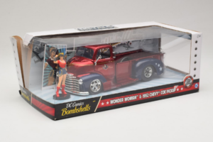 Chevrolet COE Pickup Wonder Woman With Figure Metals Diecast 1:24 30453 Kovina – slika 2 od 3