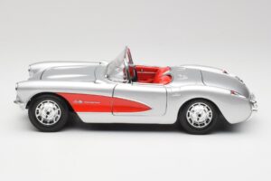 Chevrolet Corvette C1 Srebrn & Rdeč Bburago 1:18 3024-M1 Kovina – slika 4 od 8
