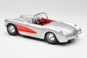 Chevrolet Corvette C1 Srebrn & Rdeč Bburago 1:18 3024-M1 Kovina – slika 7 od 8