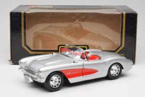 Chevrolet Corvette C1 Srebrn & Rdeč Bburago 1:18 3024-M1 Kovina – slika 8 od 8