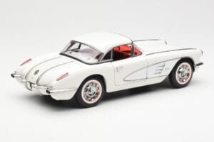 Chevrolet Corvette C1 Spider Hard Top Snowcrest Bel AUTOart 1:18 71147 Kovina – slika 3 od 8