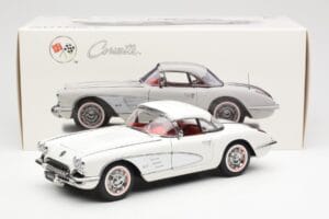 Chevrolet Corvette C1 Spider Hard Top Snowcrest Bel AUTOart 1:18 71147 Kovina – slika 8 od 8