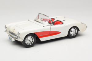 Chevrolet Corvette C1 Bel & Rdeč Bburago 1:18 3024-M3 Kovina