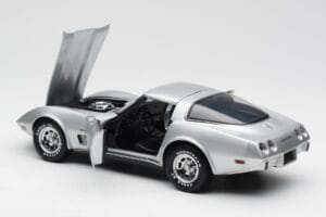 Chevrolet Corvette C3 Srebrna UT Models 1:18 21072 Kovina – slika 5 od 8