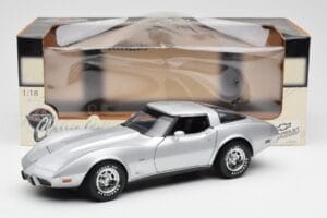 Chevrolet Corvette C3 Srebrna UT Models 1:18 21072 Kovina – slika 8 od 8