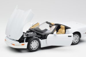 Chevrolet Corvette C4 Kabriolet Bel Maisto 1:18 32830 Kovina – slika 2 od 8