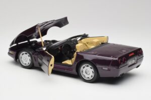 Chevrolet Corvette C4 LT4 Kabriolet Vijolična Metalik Maisto 1:18 50277 Kovina – slika 5 od 8